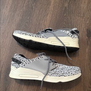 Madden Girl Women's Airratic Fashion Sneaker